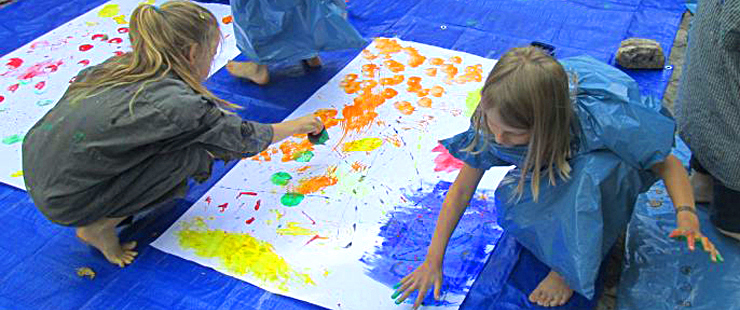 Schulbezogene Sozialarbeit an der Grundschule an der Bäke, Berlin Steglitz-Zehlendorf, malende Kinder